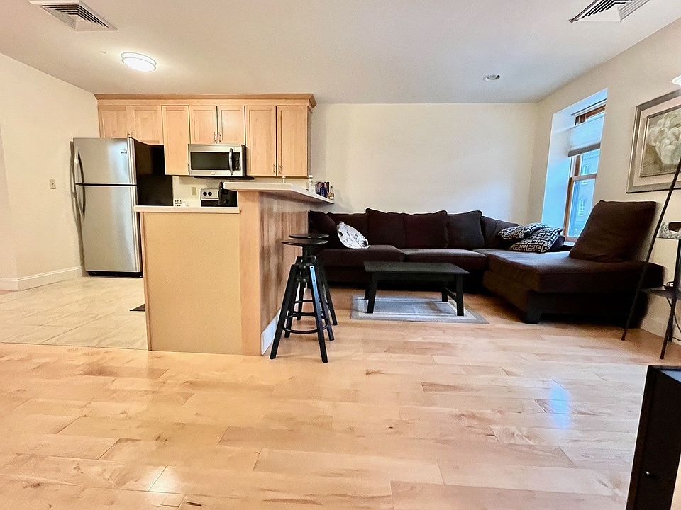 2nd image of 33 Bridge St #1