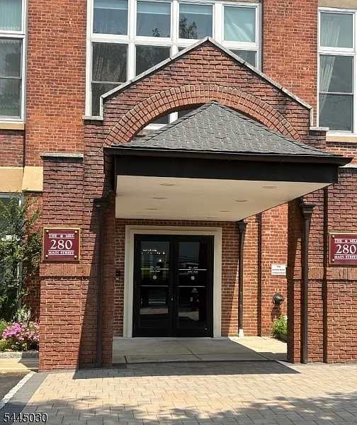 280 Main St