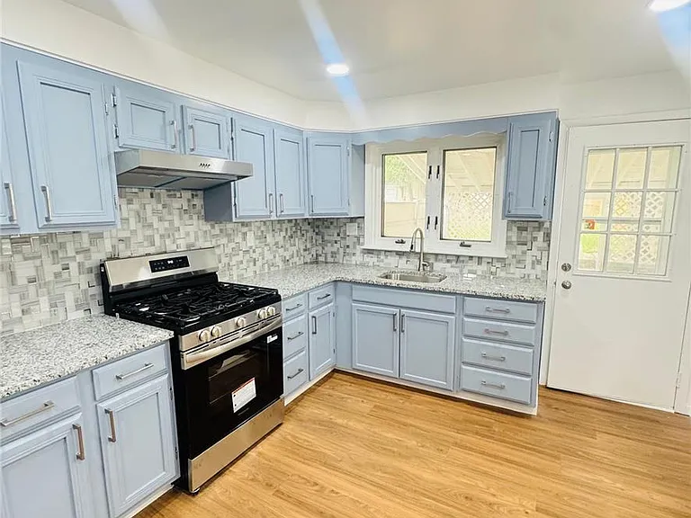 622 Cleveland St — Photo 8