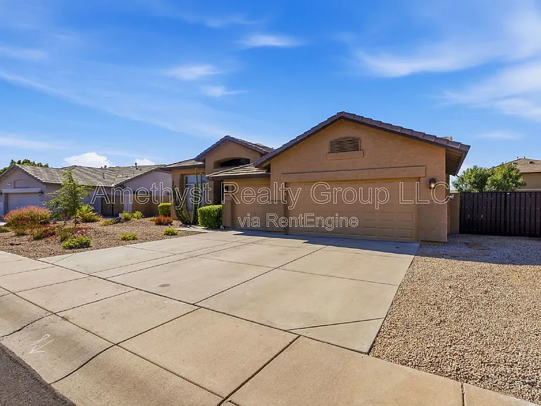 7017 W Greenbriar Dr — Photo 4