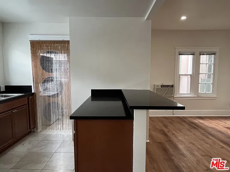 1677 Golden Gate Ave — Photo 11