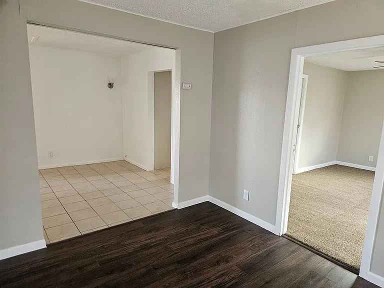 527 W Wilson Ave — Photo 14