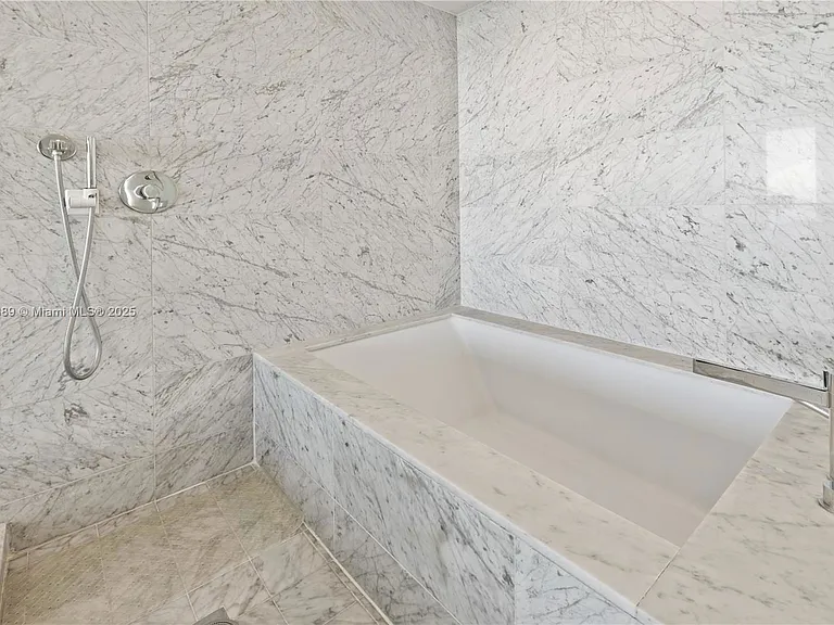3131 NE 7th Ave #2206 — Photo 23