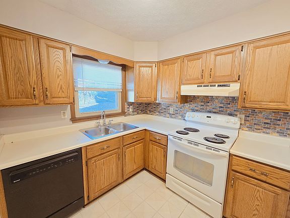 4th image of 4611 Estate Dr
