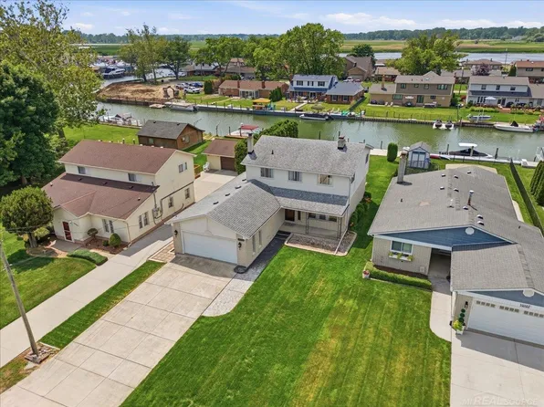 39375 E Archer Dr, Harrison Township, MI 48045