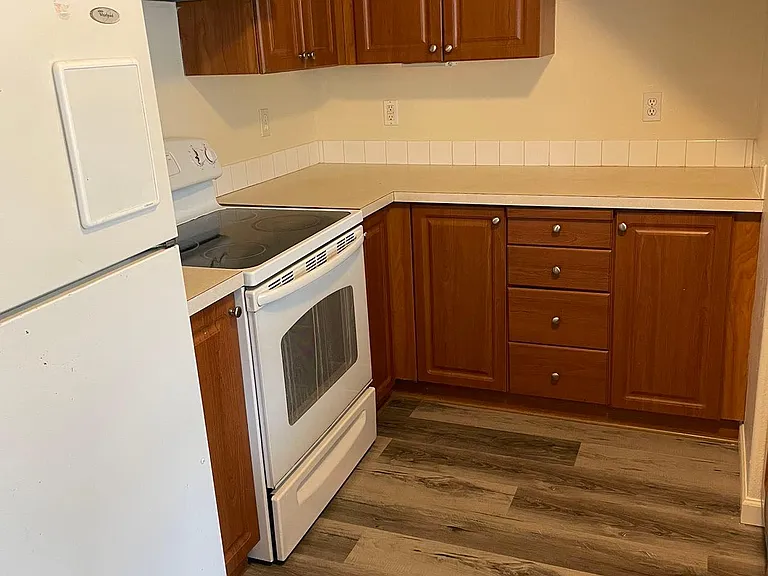 19160 SE Ankeny Ct #19160 — Photo 3