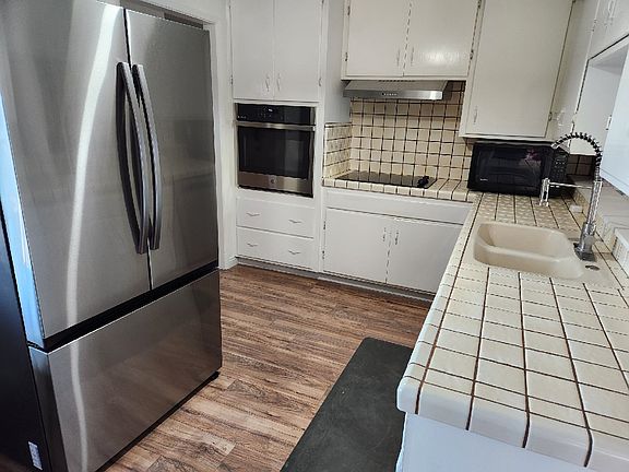 3rd image of 1163 Loyola Dr