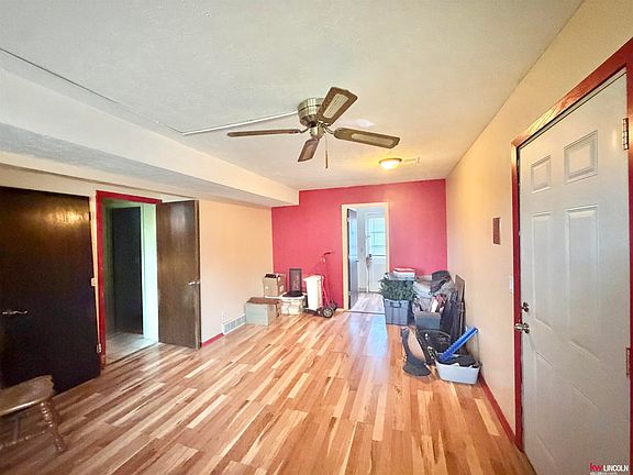 4th image of 9649 Sprague St