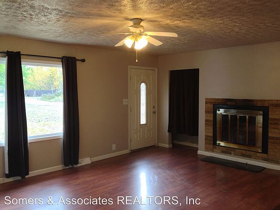 3rd image of 1096 Shoshone Dr #B