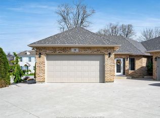 31 Mettawas Ln, Kingsville, ON N9Y 0A2