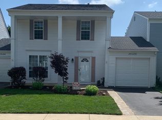 29W456 Hawthorne Ln, Warrenville, IL 60555