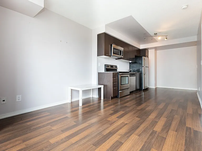 38 Joe Shuster Way — Photo 6