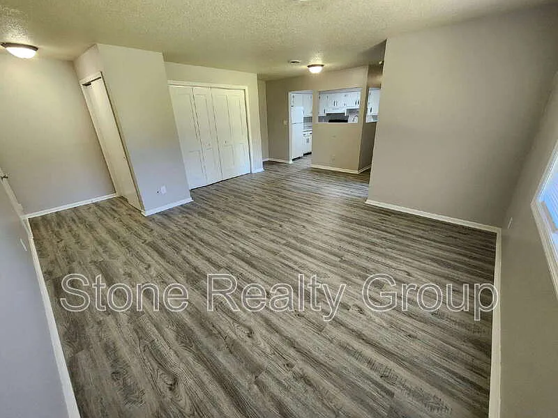 2 bed, 1.5 bath, $950 — Photo 2