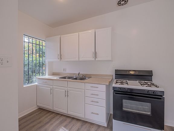 3rd image of 1061 S Catalina St APT 4