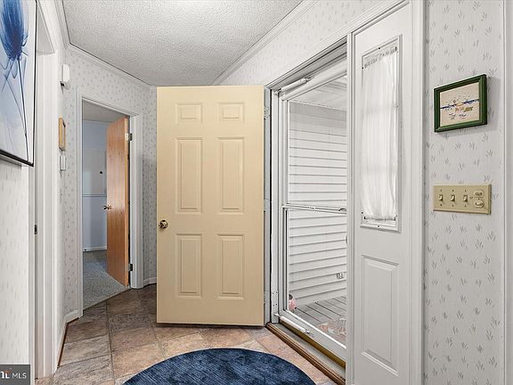 4th image of 208 138th St