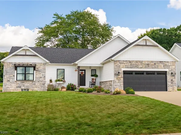 5705 Shadow Ridge Cir NW, North Canton, OH 44720