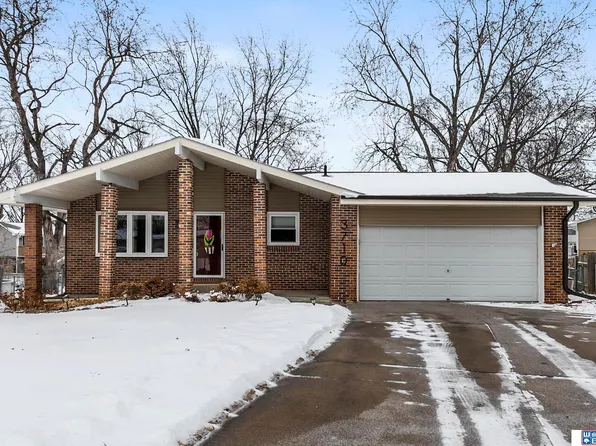 3710 Dunes Ct, Lincoln, NE 68507