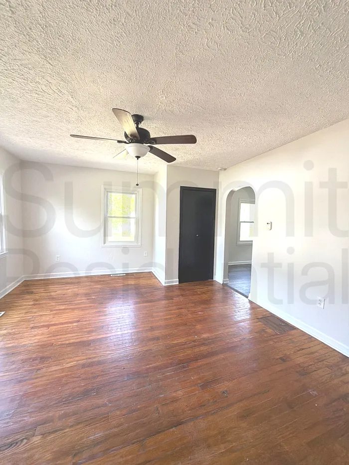 3 bed, 1.0 bath, 1165 sqft, $1,295 — Photo 2