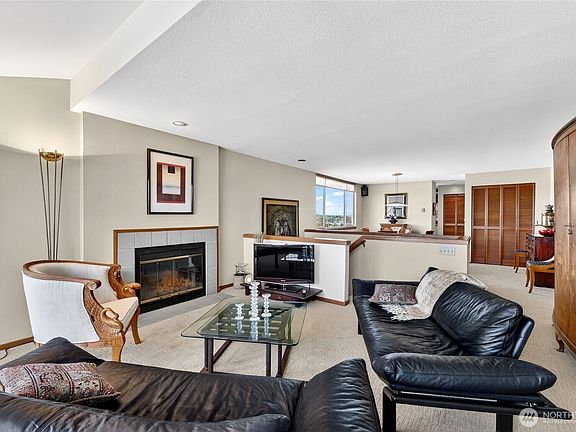 4th image of 2350 10th Avenue E #201