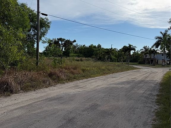 2nd image of 5973 Sandal Ln