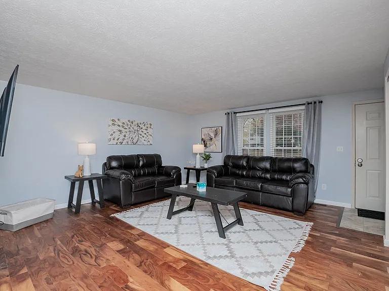 1387 Firethorne Dr — Photo 3