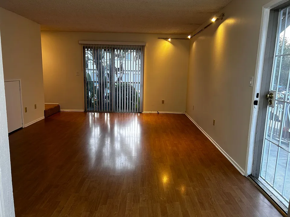 850-852 Orizaba Ave