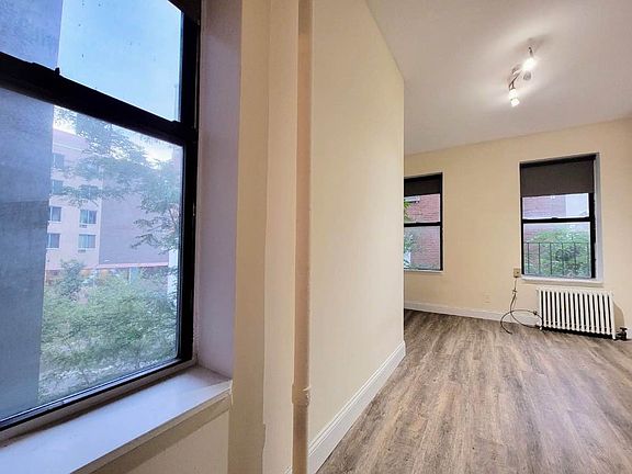 3rd image of 657 10th Ave #O