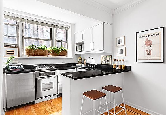 3rd image of 25 Minetta Ln APT 1H