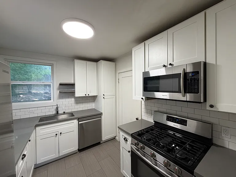 80 Broadmoor Ave — Photo 5