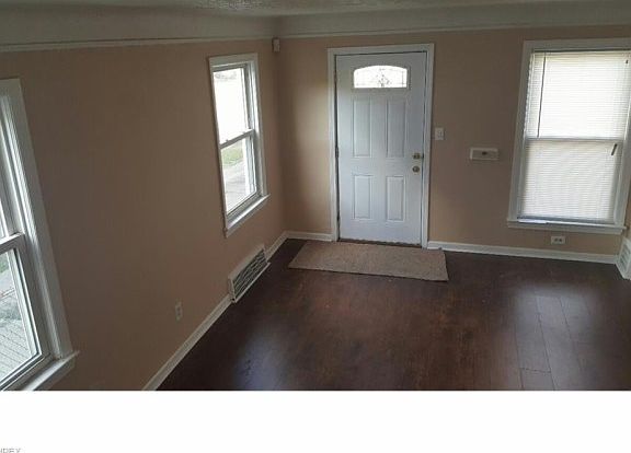 3rd image of 16006 Stockbridge Ave