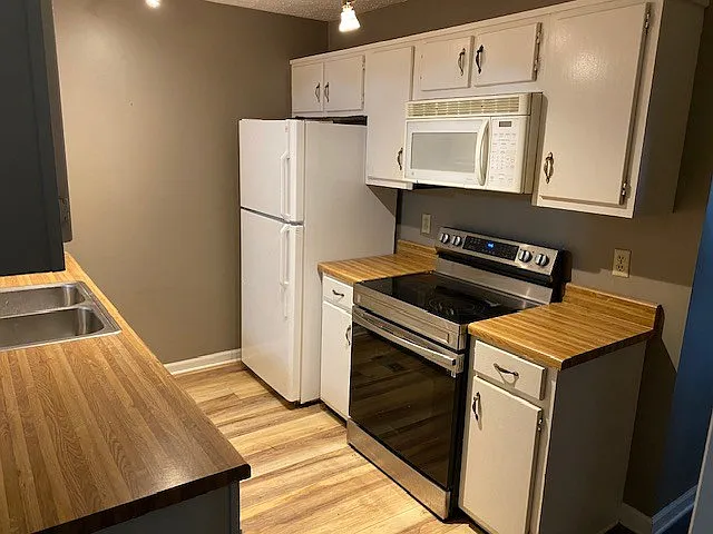 906 Sierra Pl — Photo 4