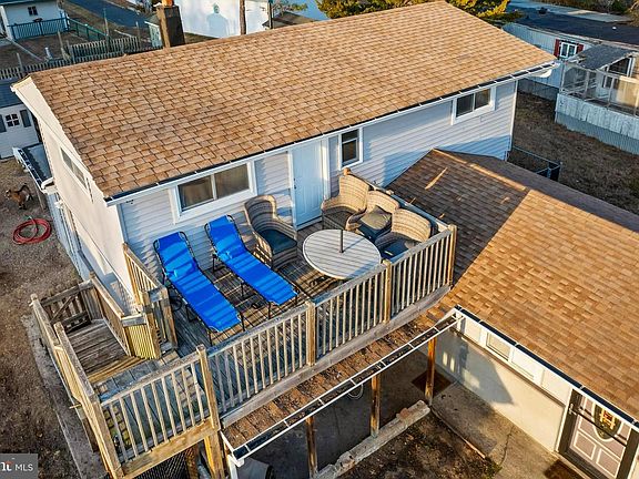 3rd image of 870 Downe Ave