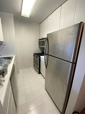 Rented by Sumitomo Real Estate Sales | media 18
