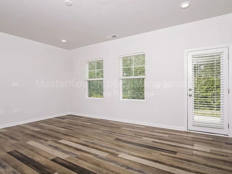 2061 Caen St — Photo 7