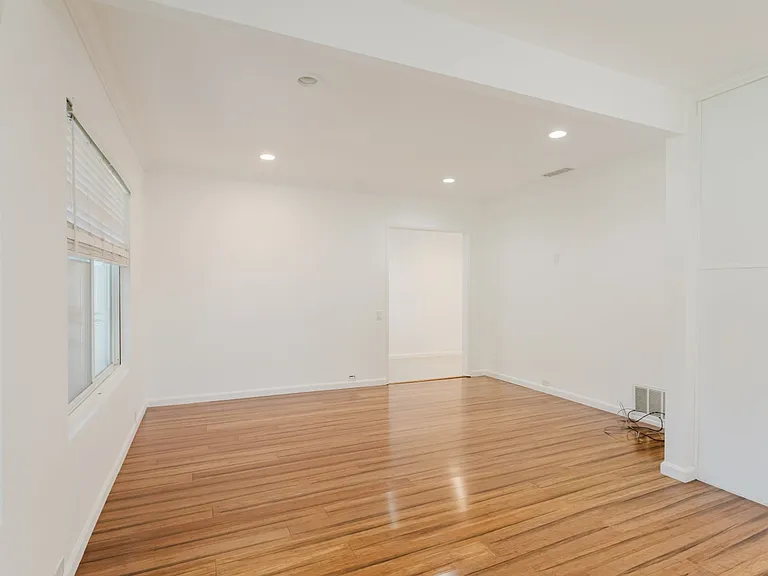 17419 Blackhawk St — Photo 17