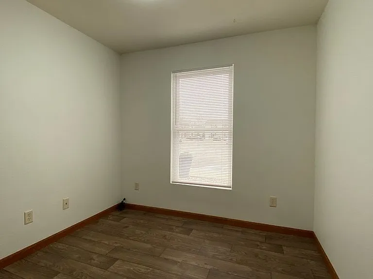 275 Woodridge Ct — Photo 17