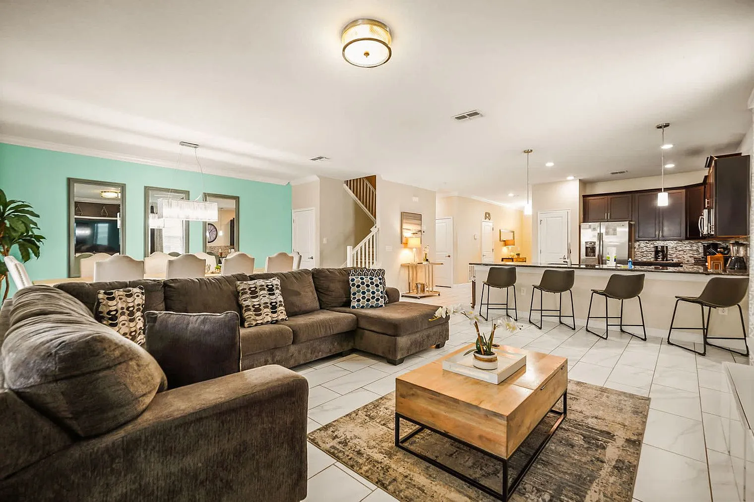 8 bed, 5.0 bath, 3907 sqft, $7,229 — Photo 3