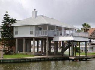 106 Bamaku Bnd, Tiki Island, TX 77554