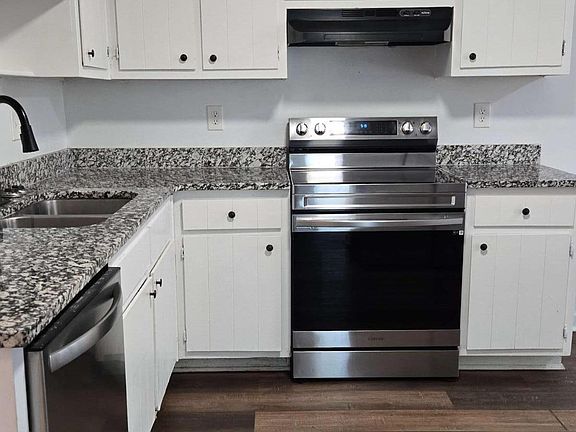 3rd image of 912 Curry Cir SE