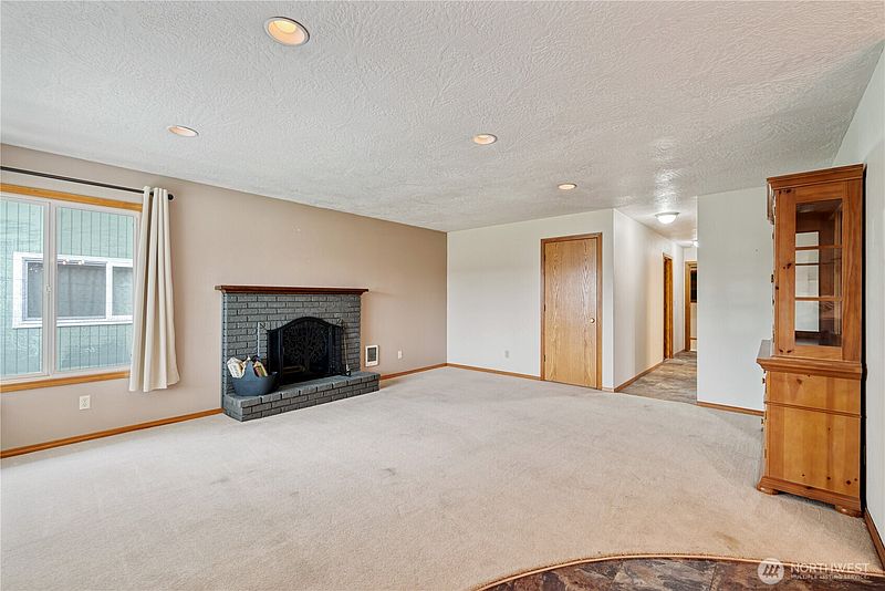 3rd image of 3108 Louisiana Street