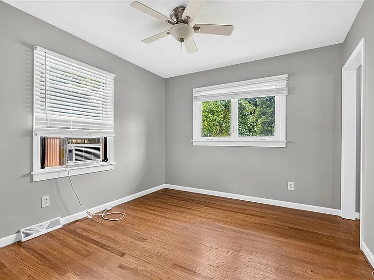 211 Windemere Rd — Photo 13