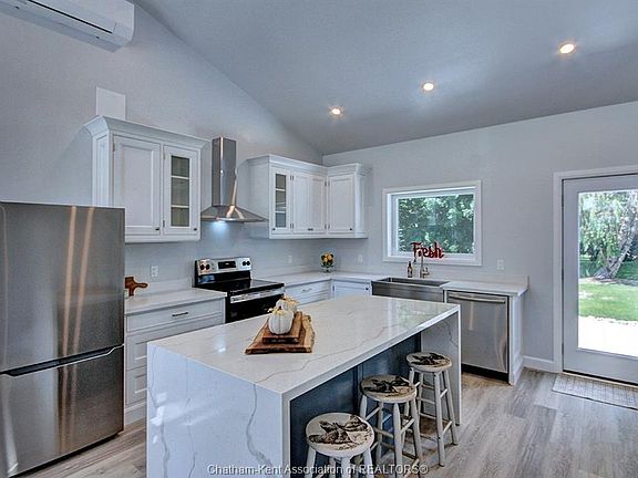 5th image of 454 Trerice St W
