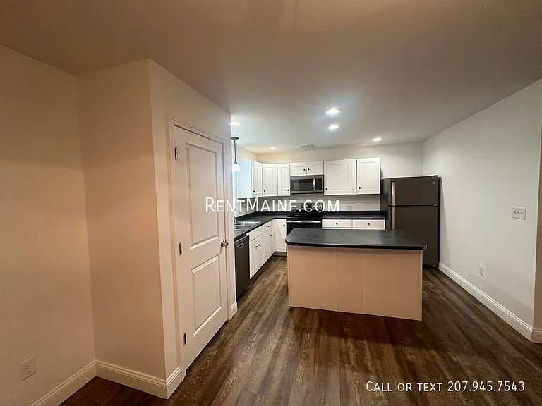 70 Basketball Ct — Photo 2