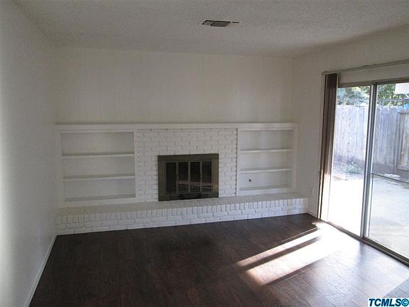 3rd image of 531 W Dorothea Ave