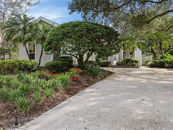 2nd image of 40 Bay Head Ln
