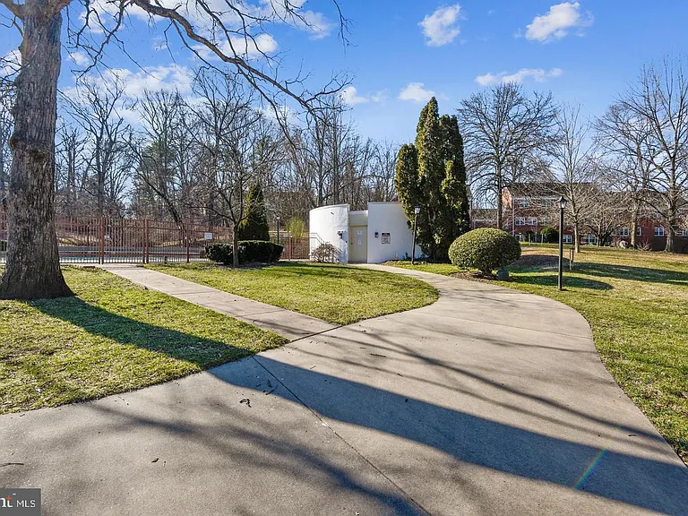 3139 Martha Custis Dr — Photo 40