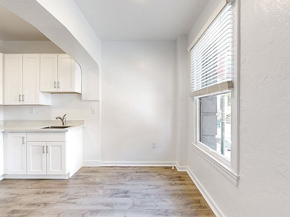 3rd image of 729 Ellis St #102