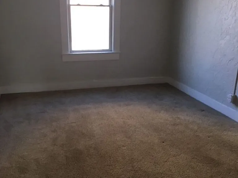 405 W Broad St — Photo 16