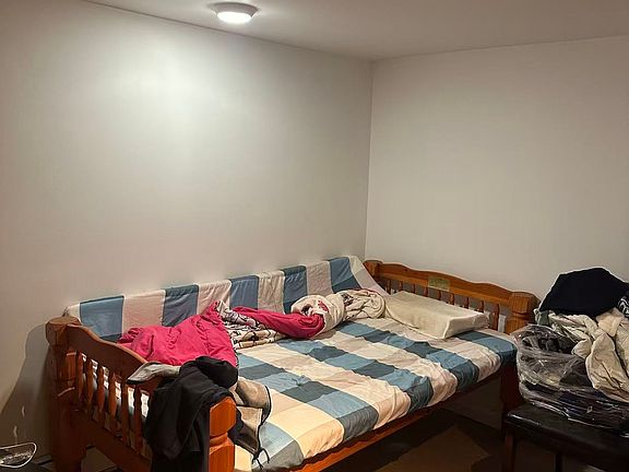 3rd image of 50 Coligni Ave Floor Basement