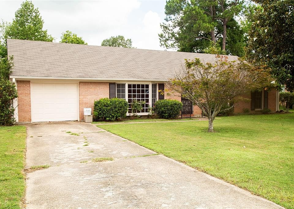 1st image of 1936 Cottingham Dr